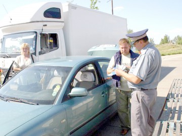 Doi traficanţi de migranţi, la un pas de a părăsi arestul